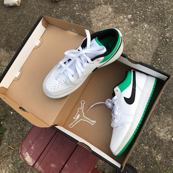 AIR JORDAN 1 LOW (GS) 4.5 YOUTH - Picture 9 of 16